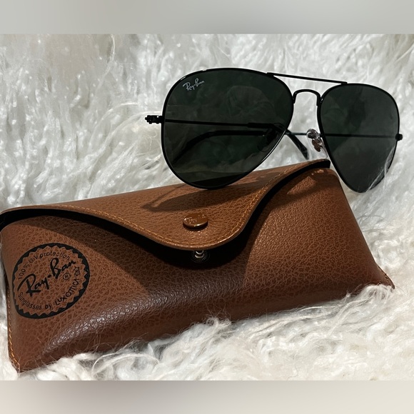 ‼️SOLD‼️Ray-Ban Black Aviator Sunglasses - Picture 6 of 14